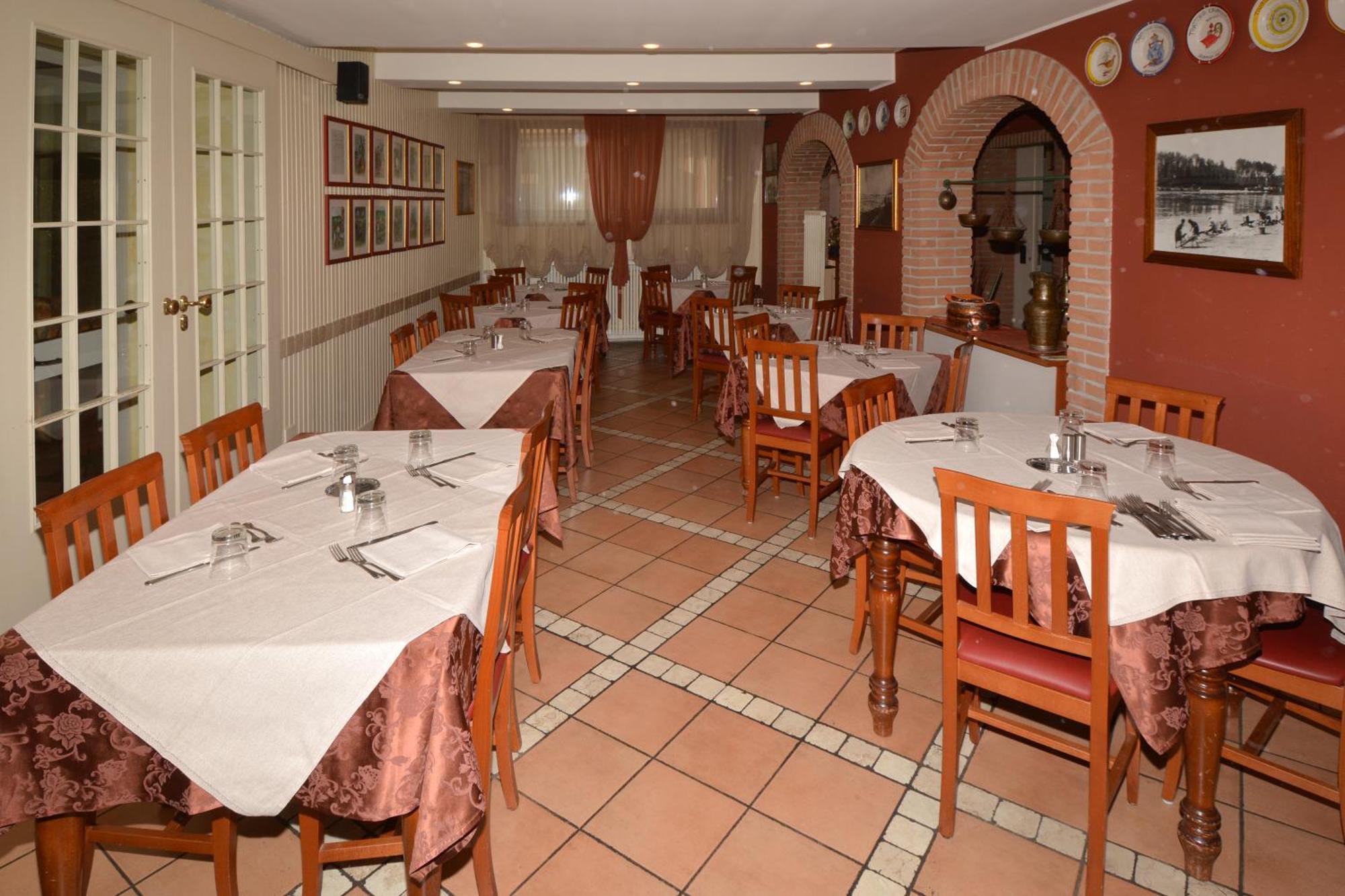 Albergo Cavallucci Sermide Exterior foto